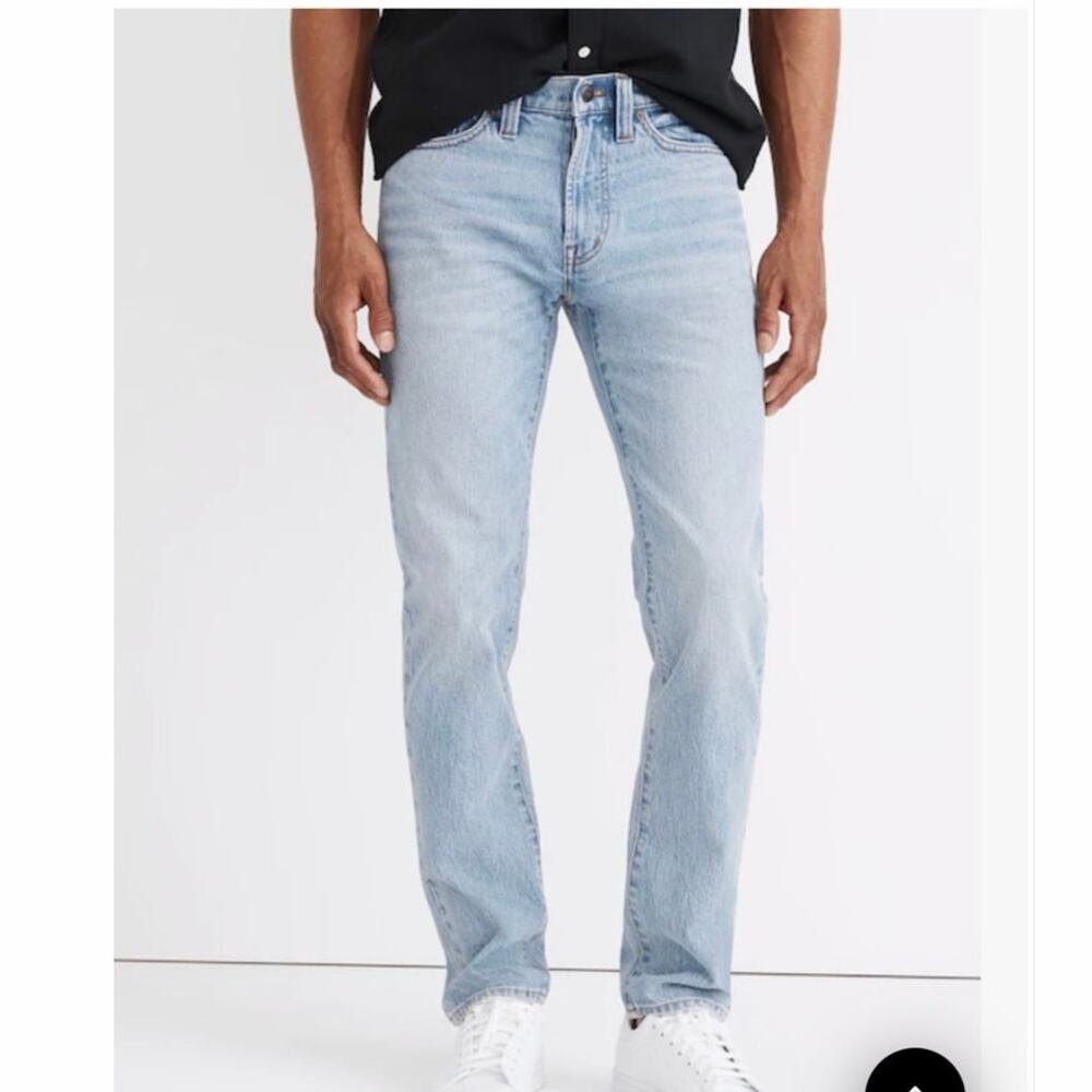 Madewell men’s Athletic Slim Jeans light wash size 32x30